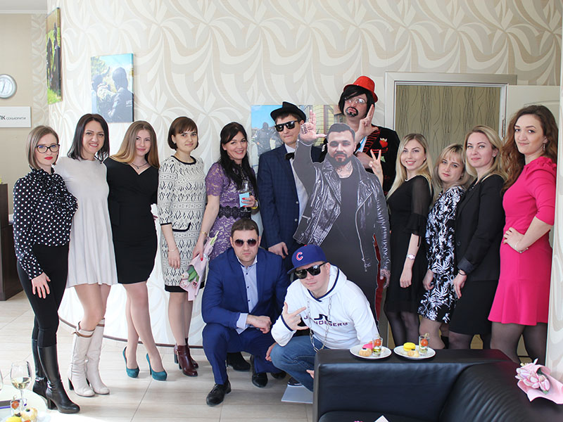 Звезды русского шоу-бизнеса поздравили девушек ИНПК с восьмым марта! 